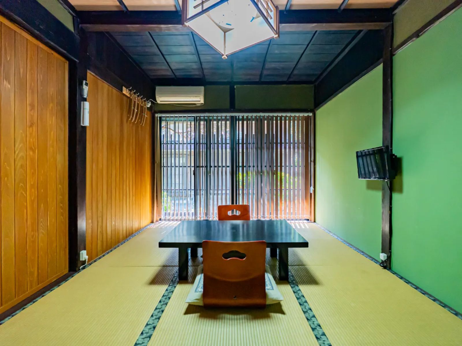Rondreis Japan, Tsumago, Hanaya Inn Ryokan, Japanse kamer met zitje