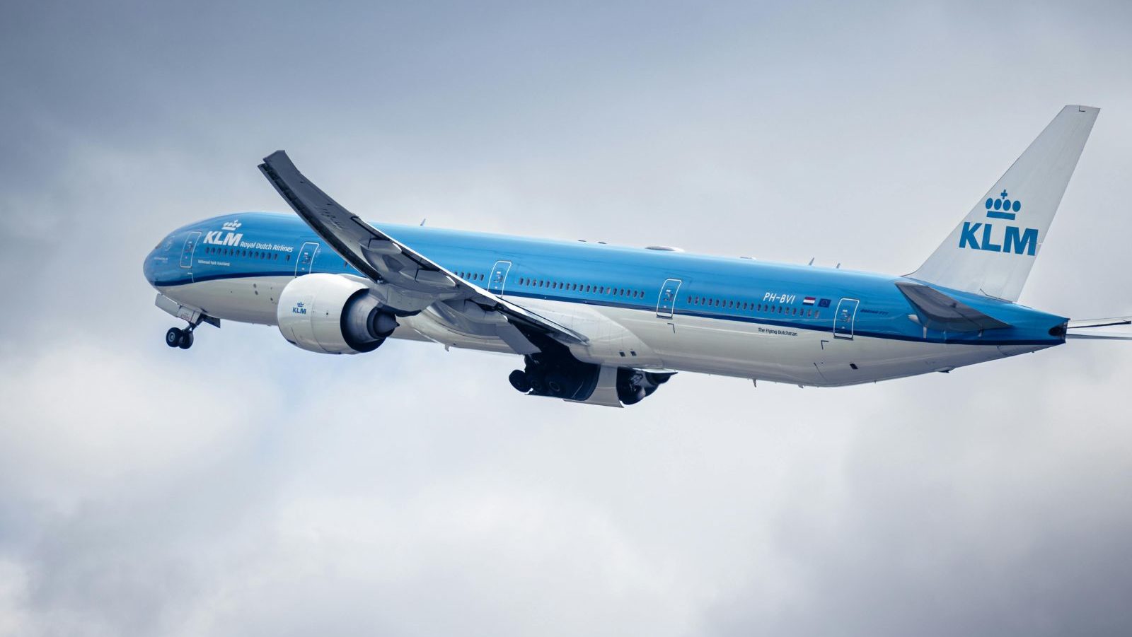 rondreis klm vertrek en aankomst vliegtuig stijgt op