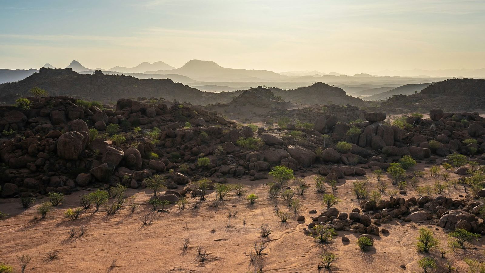 rondreis, namibie, twyfelfontein, damaraland, uitzicht over savanne