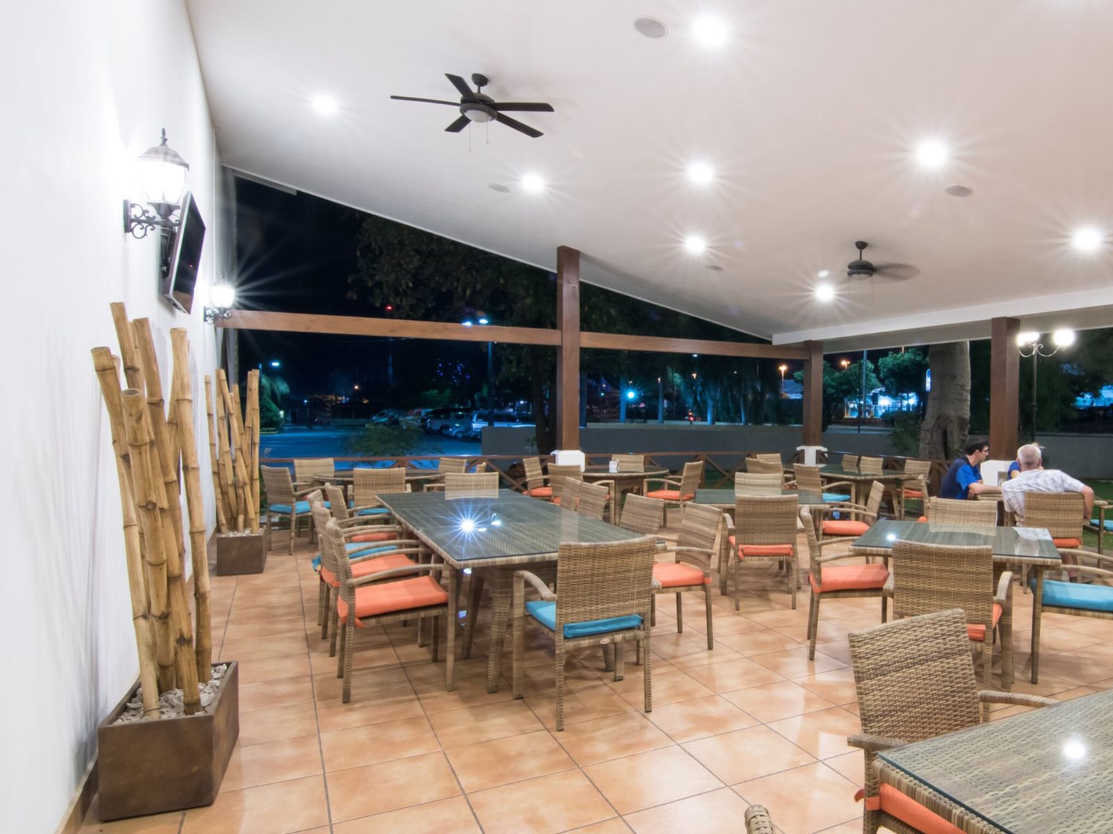 rondreis nicaragua, managua, best western las mercedes restaurant