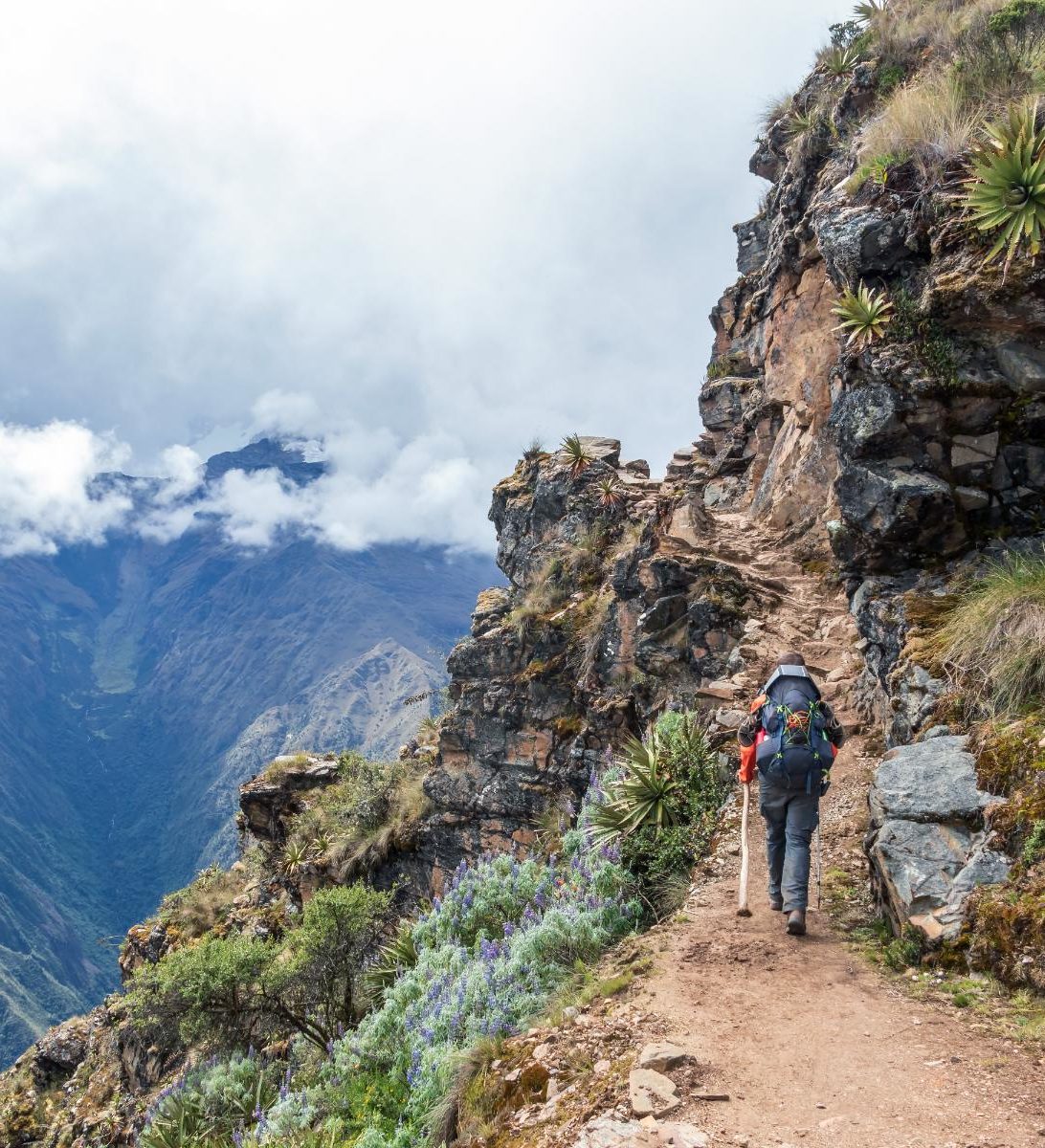rondreis peru- lares trekking - hiker