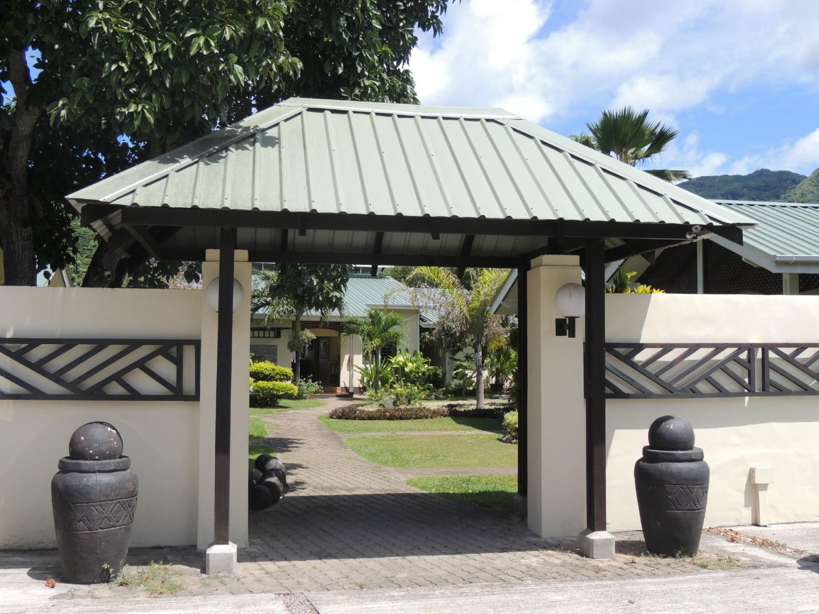 rondreis seychellen, mahe, hotel la rousette buitenaanzicht