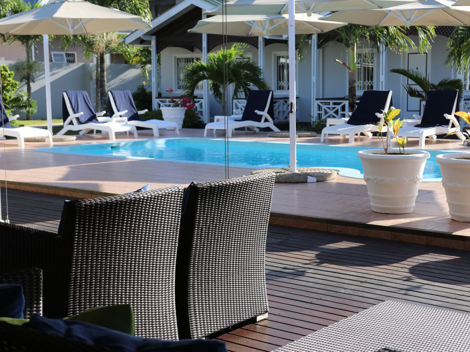 rondreis seychellen, mahe, hotel la rousette buiten zwembad