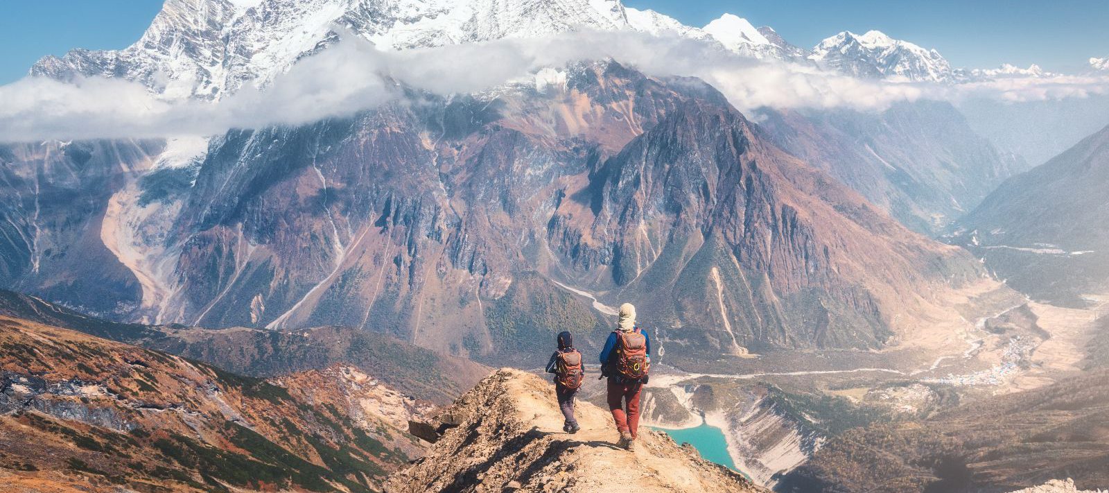 Rondreis Nepal, Everest Regio, Wandelaars met uitzicht over de Himalaya