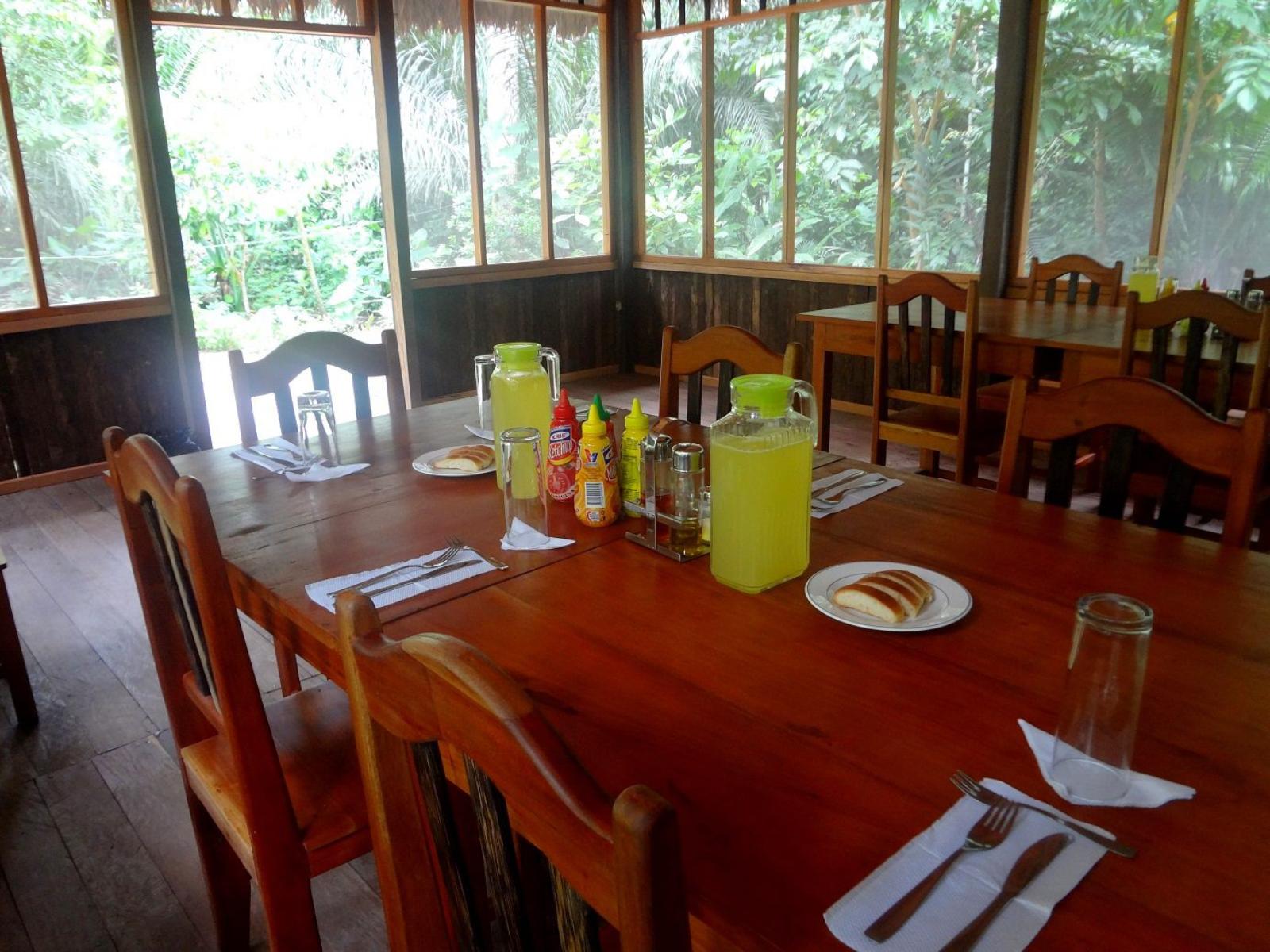 rondreis bolivia - rurrenabaque - madidi jungle ecolodge - restaurant