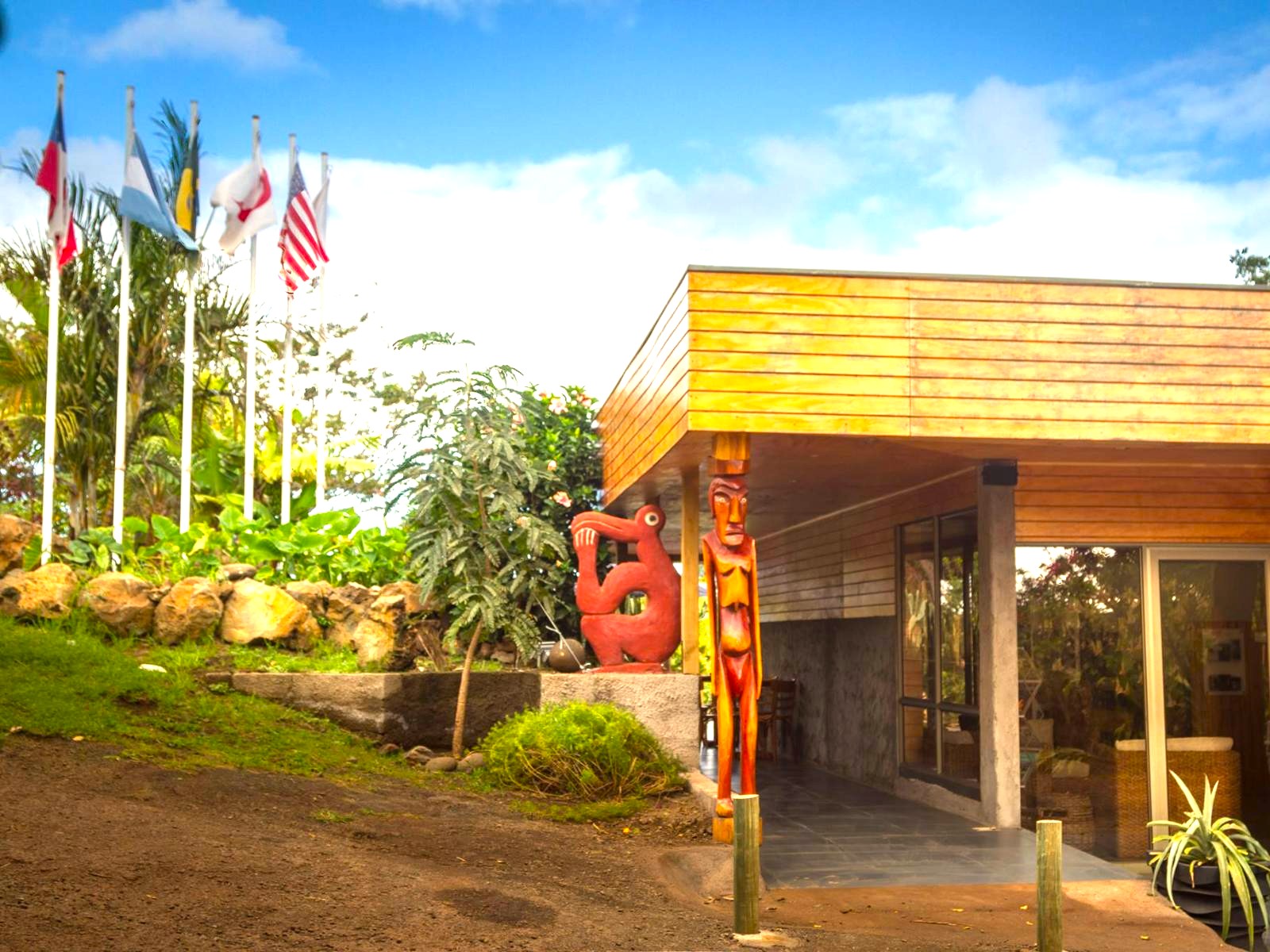rondreis chili - paaseiland - easter island eco lodge hotel - buitenaanzicht