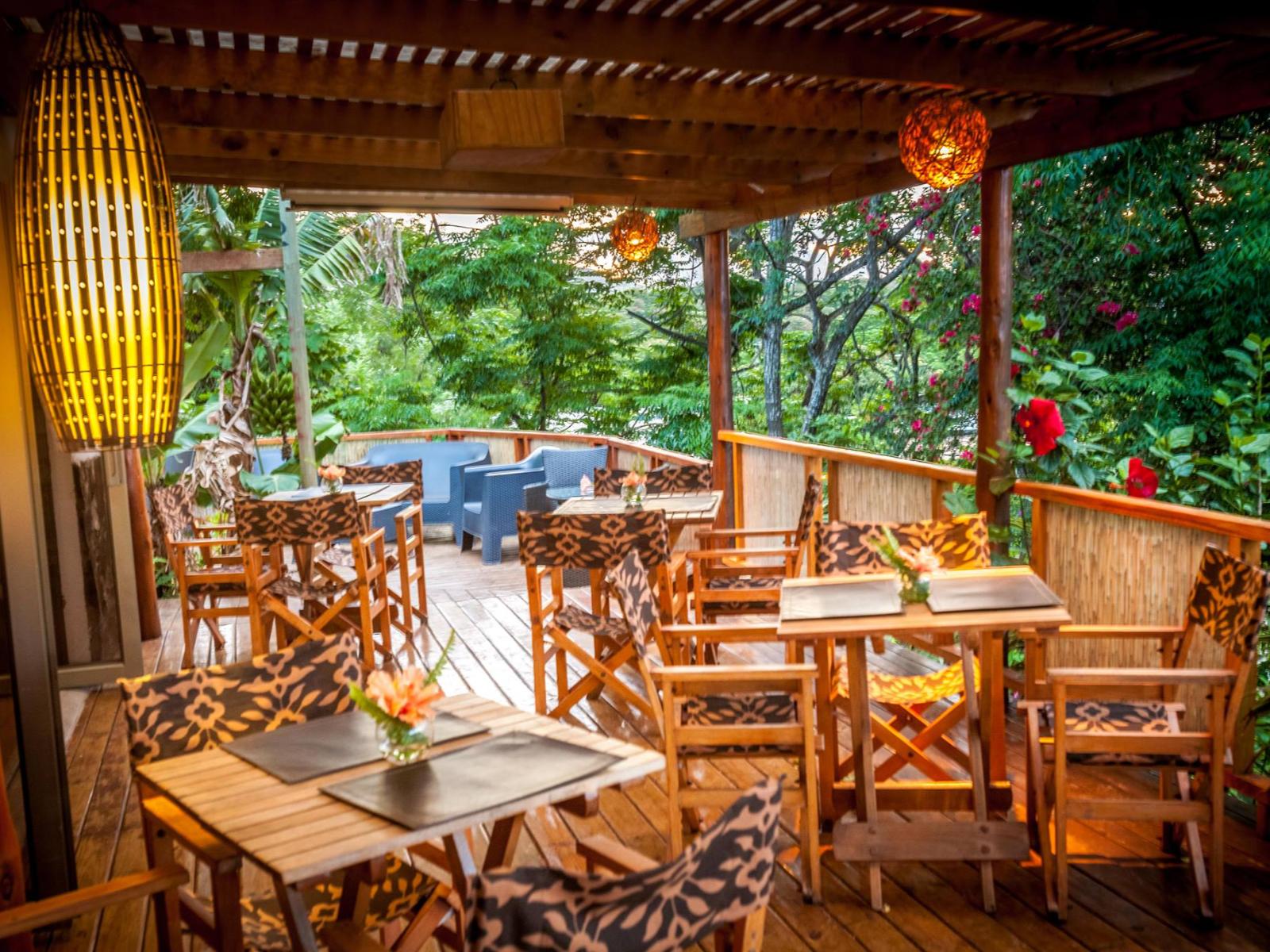 rondreis chili - paaseiland - easter island eco lodge hotel - buitenterras