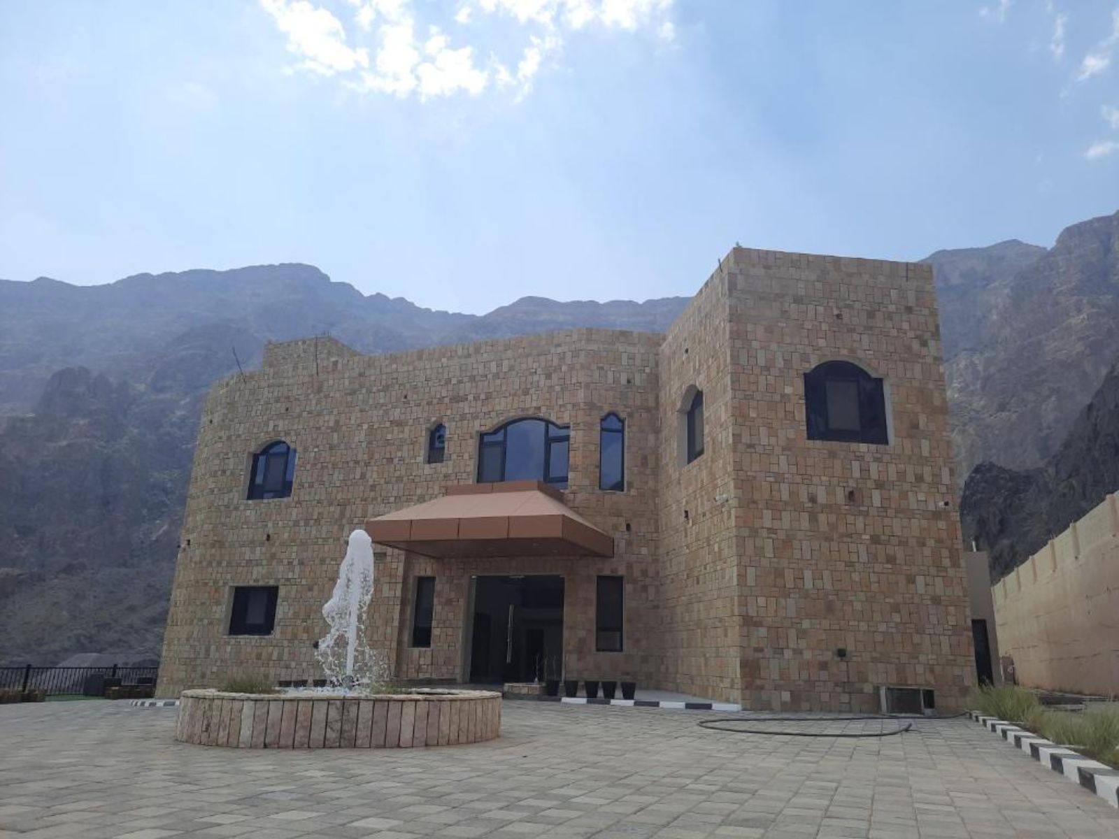 rondreis oman, bilad sayt, season inn hotel, buitenaanzicht