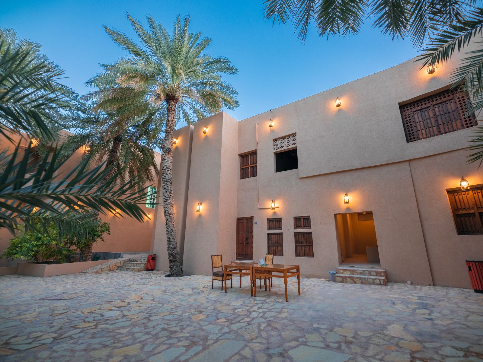 Rondreis Oman, Nizwa, Bustan Inn, patio