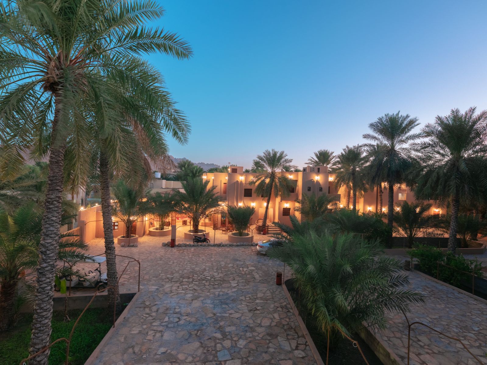 Rondreis Oman, Nizwa, Bustan Inn, buitenaanzicht hotel