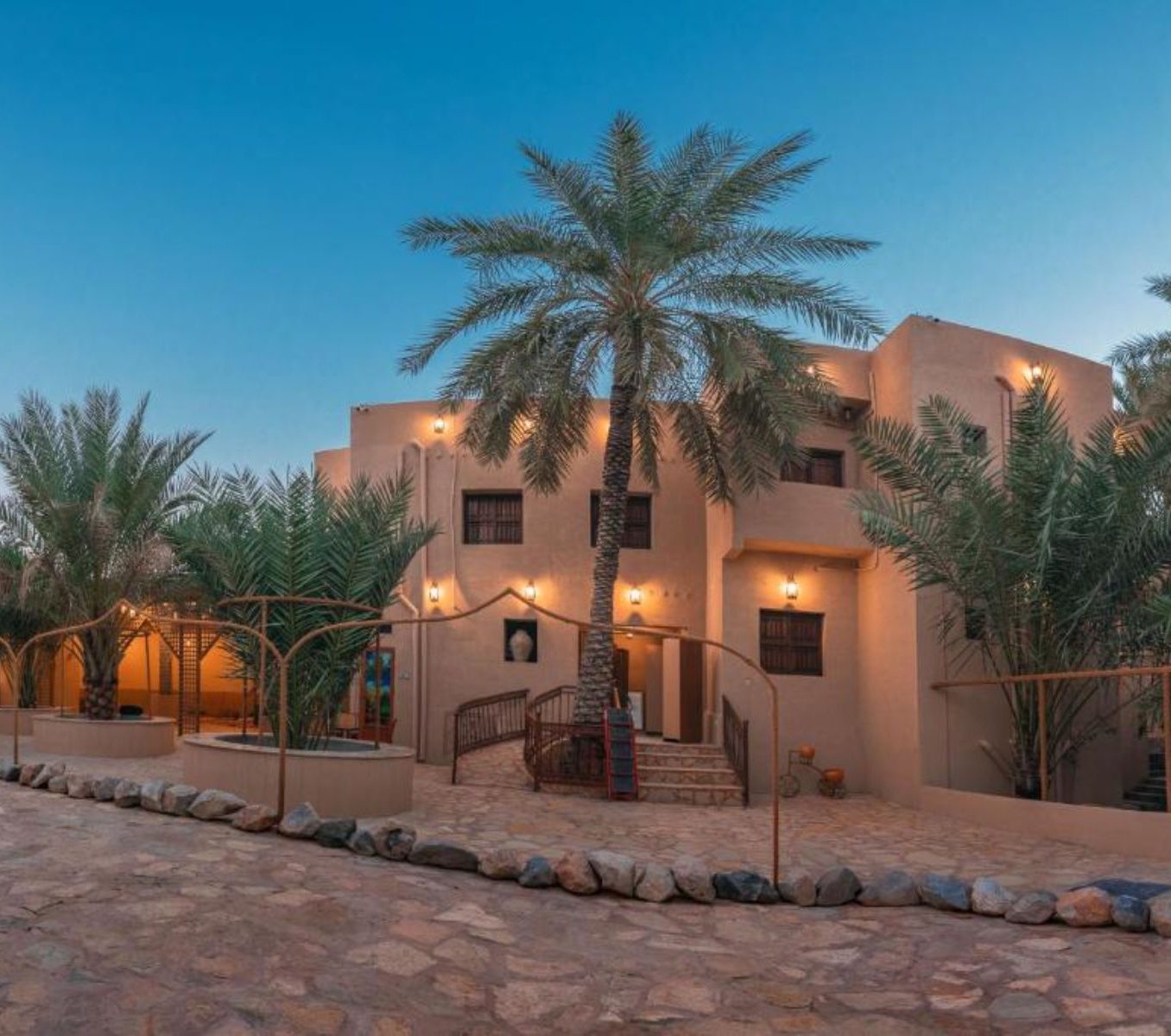 Rondreis Oman, Nizwa, Bustan Inn, buitenaanzicht