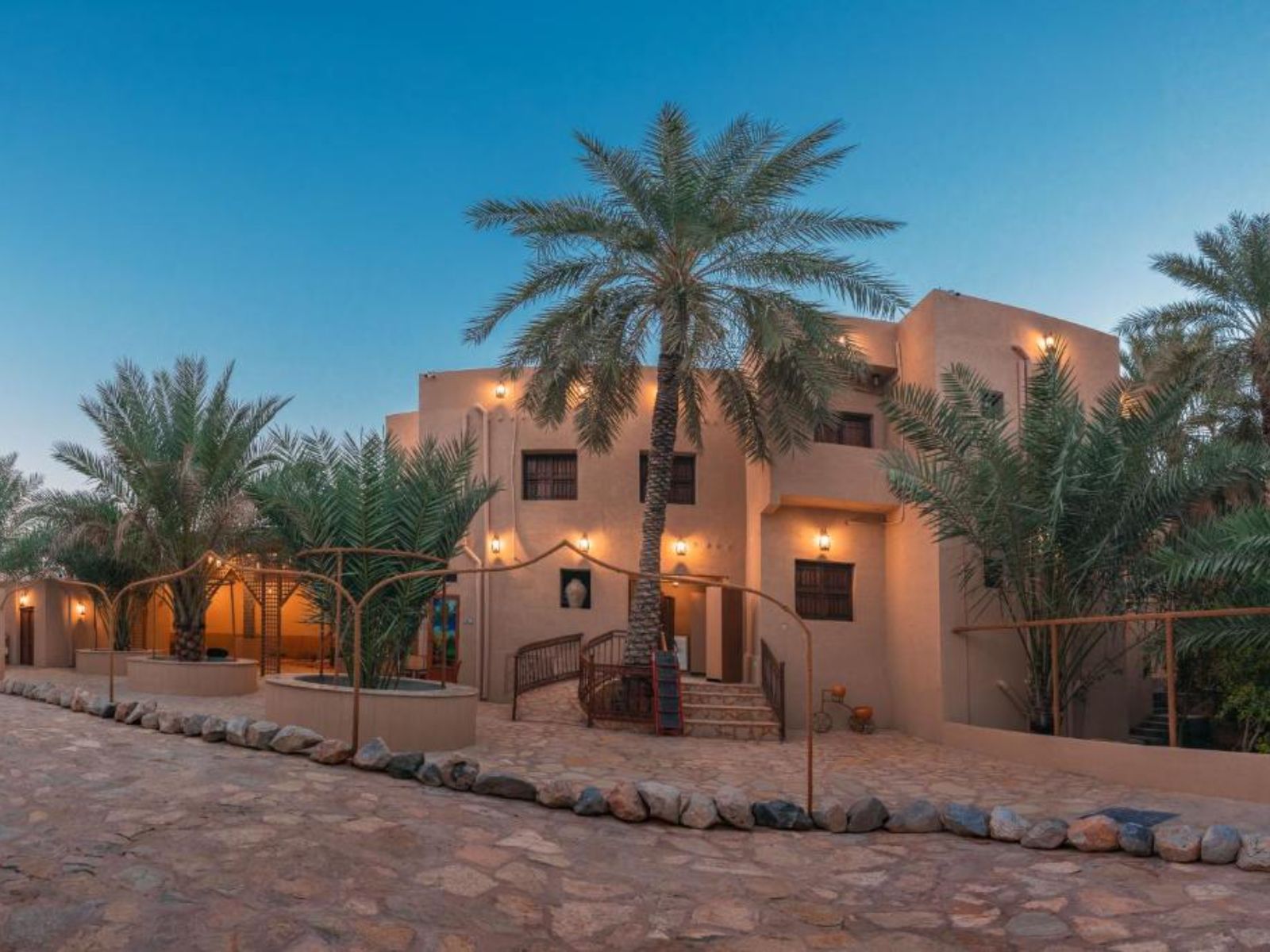 Rondreis Oman, Nizwa, Bustan Inn, buitenaanzicht