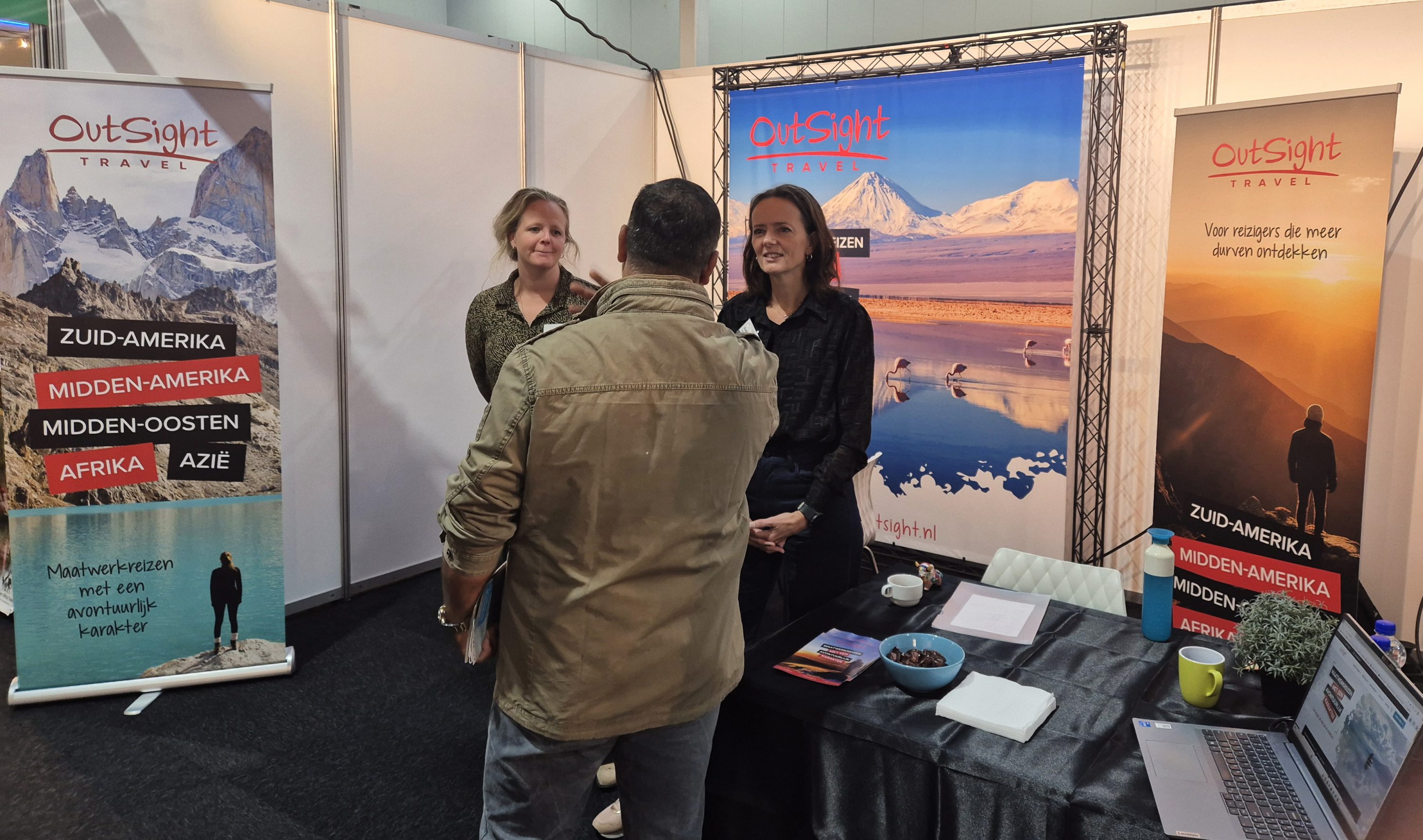 Collega's Irene & Judith bij OutSight Travel bij het Verre Reizen Event