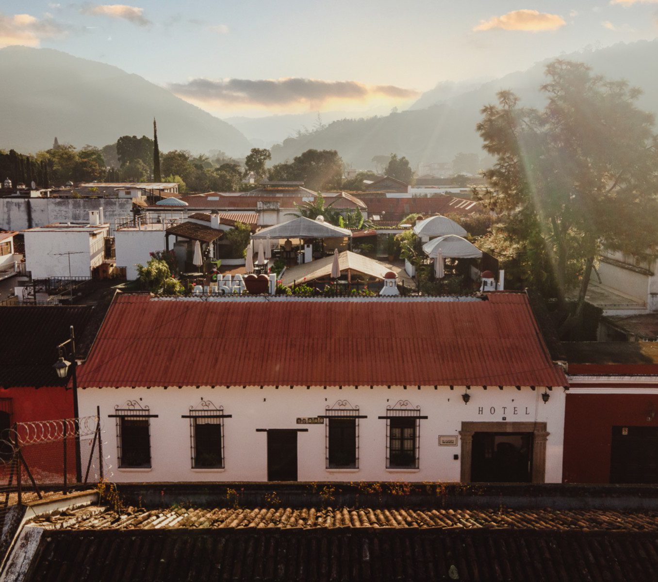 Guatemala, Antigua, El Carmen Hotel, hotel vooraanzicht