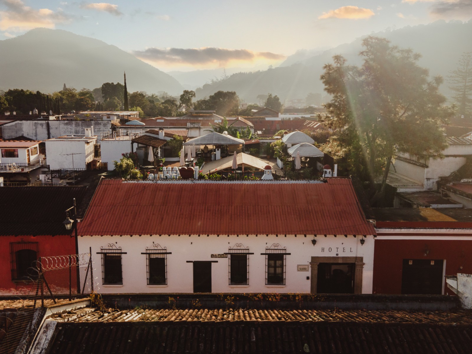 Guatemala, Antigua, El Carmen Hotel, hotel vooraanzicht