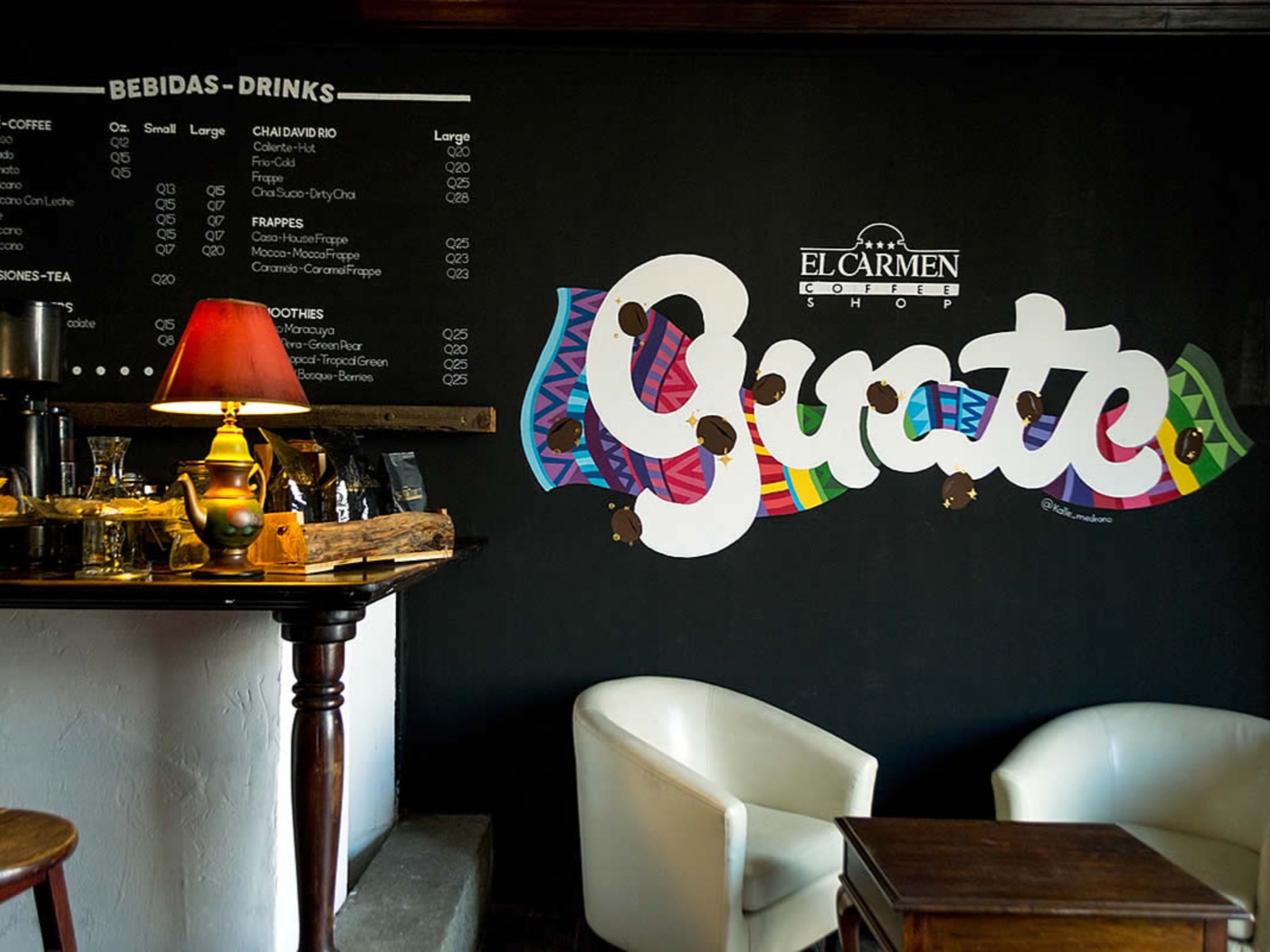 Guatemala, Antigua, El Carmen Hotel, lobby met koffiebar