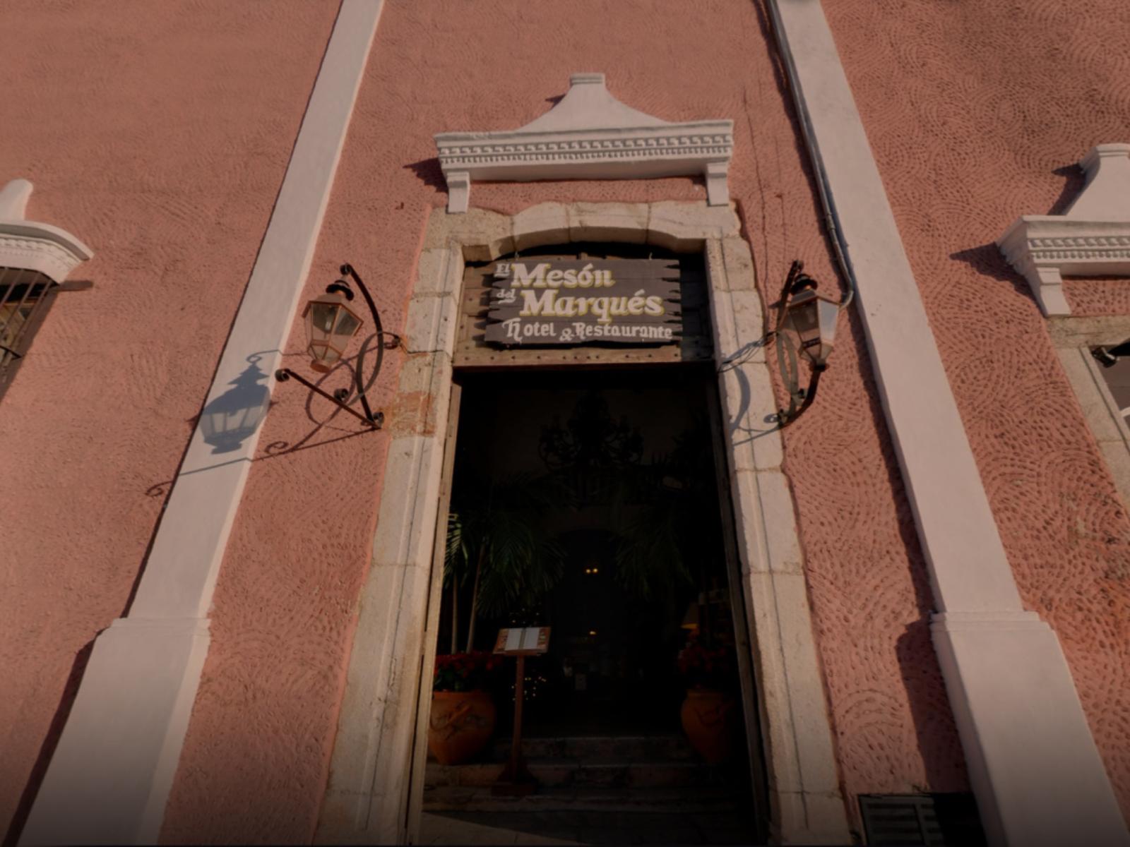 Rondreis Mexico, Valladolid, Meson des Marques, voorkant gevel