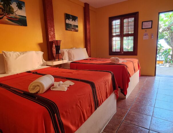 Rondreis Belize, Caye Caulker, Seaside Cabanas, Ground Floor Sea and Pool View Room, double room suite