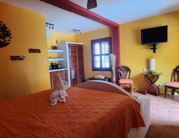 Rondreis Belize, Caye Caulker, Seaside Cabanas, cabana beach front, double bed