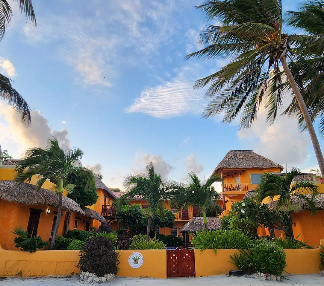 Rondreis Belize, Caye Caulker, Seaside Cabanas, hotel vooraanzicht