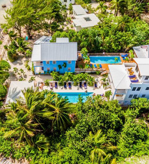 Rondreis Belize, Caye Caulker, Weezie's Oceanfront, hotel en omgeving bovenaanzicht