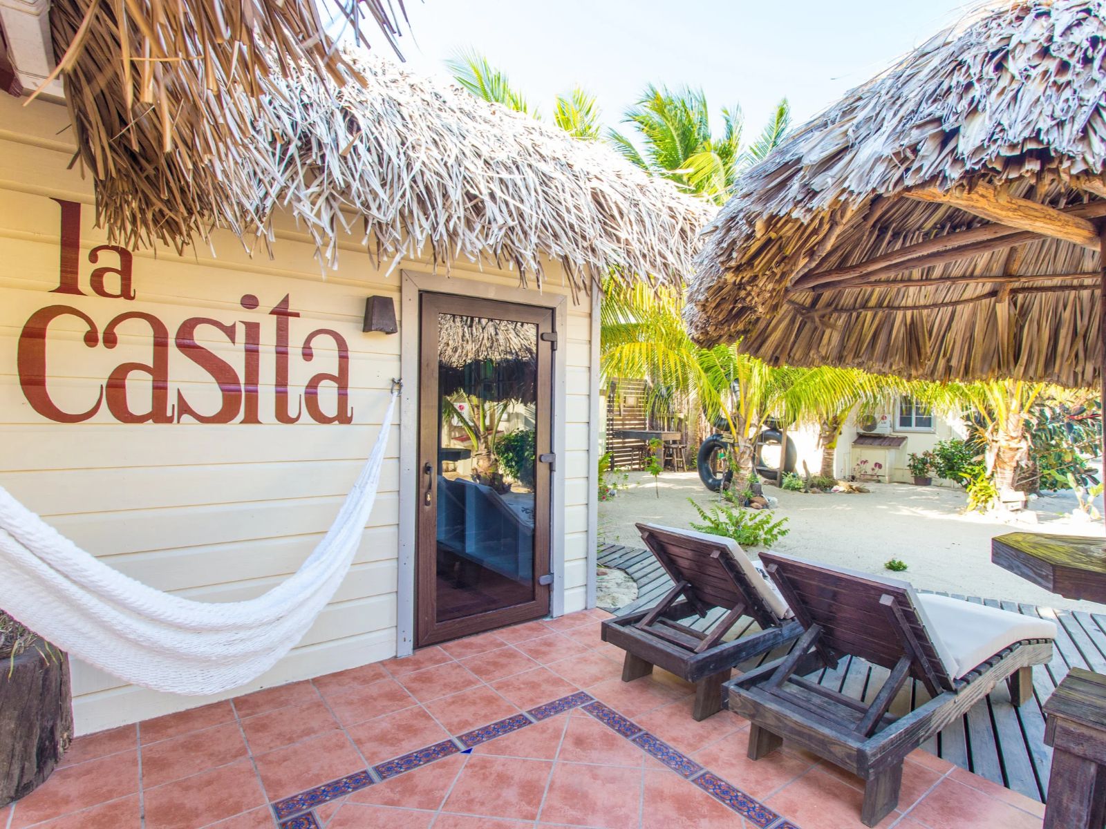 Rondreis Belize, Placenia, Carribean Beach Cabanas, La Casita vooraanzicht