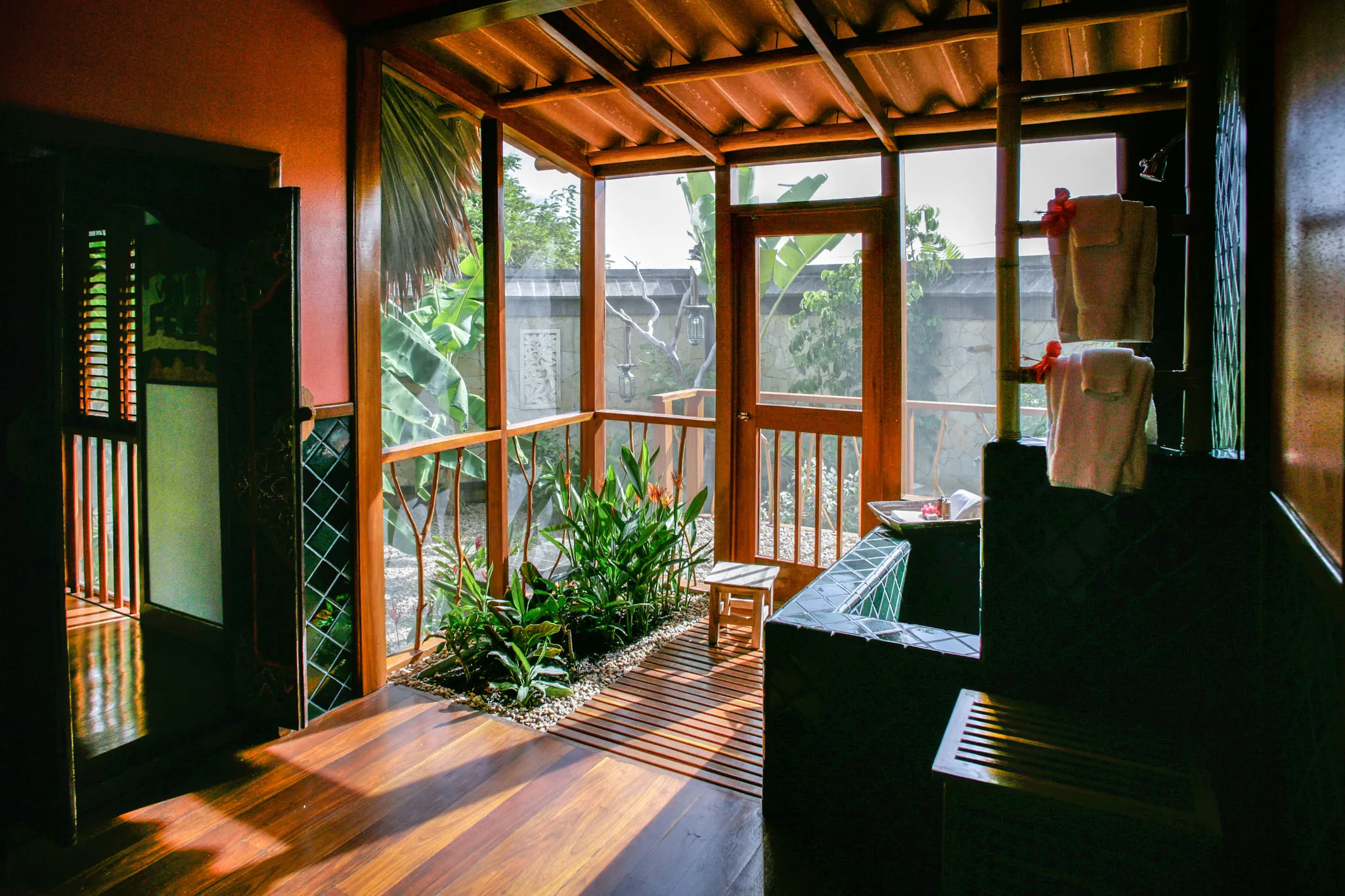 Rondreis Belize, Placenia, Turtles Inn, Garden View cottage badkamer