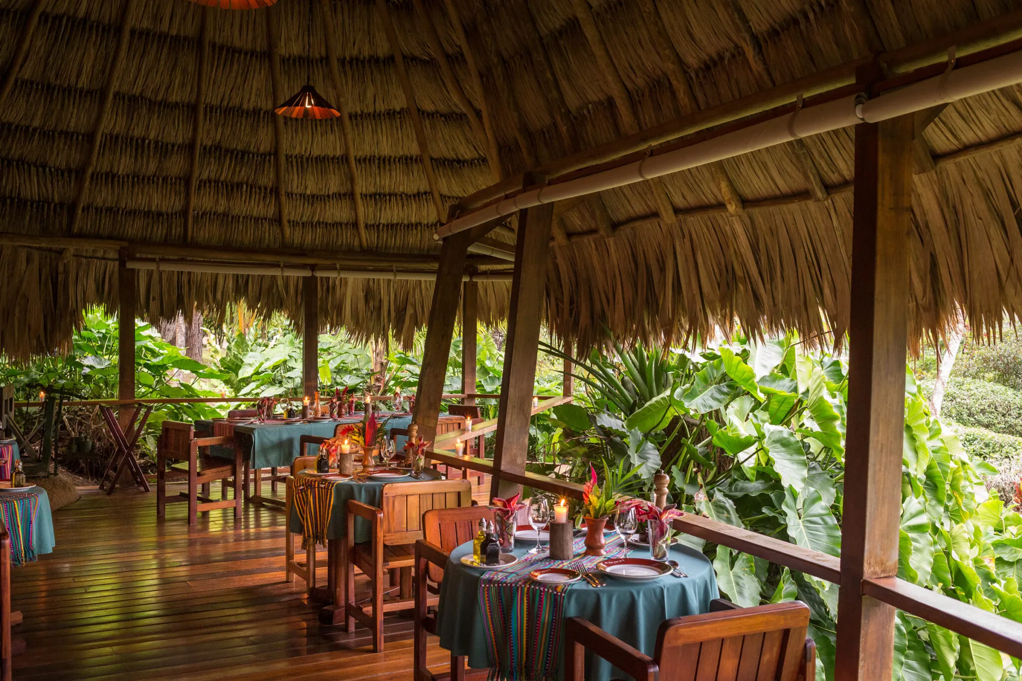 Rondreis Belize, San Ignacio, Blancaneaux Lodge, Montagna restaurant