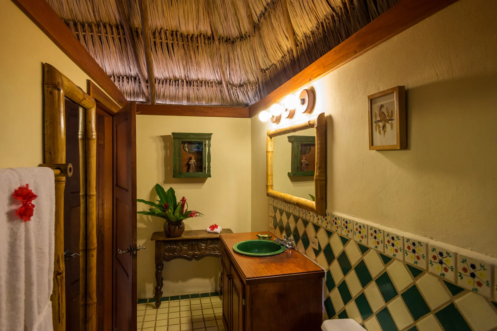 Rondreis Belize, San Ignacio, Blancaneaux Lodge, Rivefront cabanas badkamer
