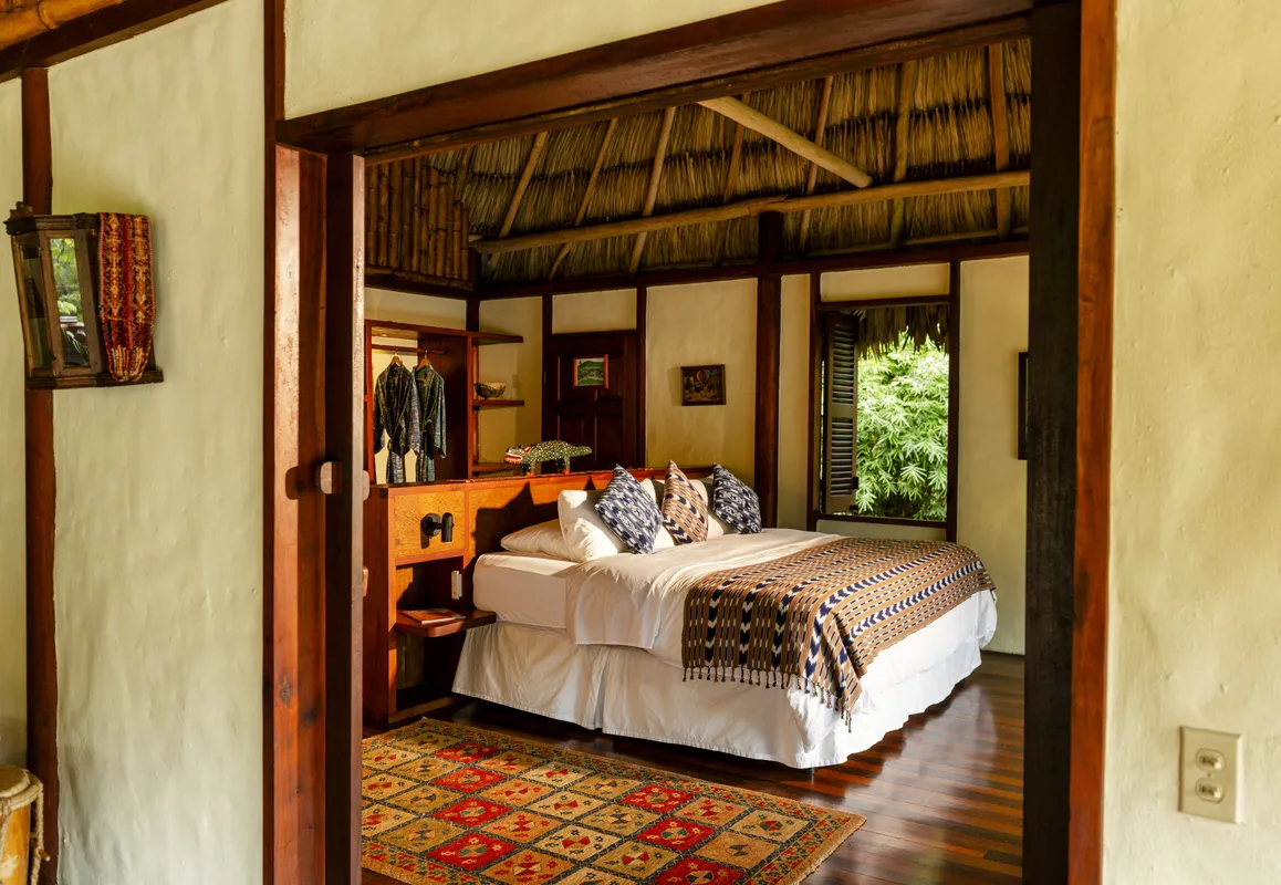 Rondreis Belize, San Ignacio, Blancaneaux Lodge, two bedroom villa double bed