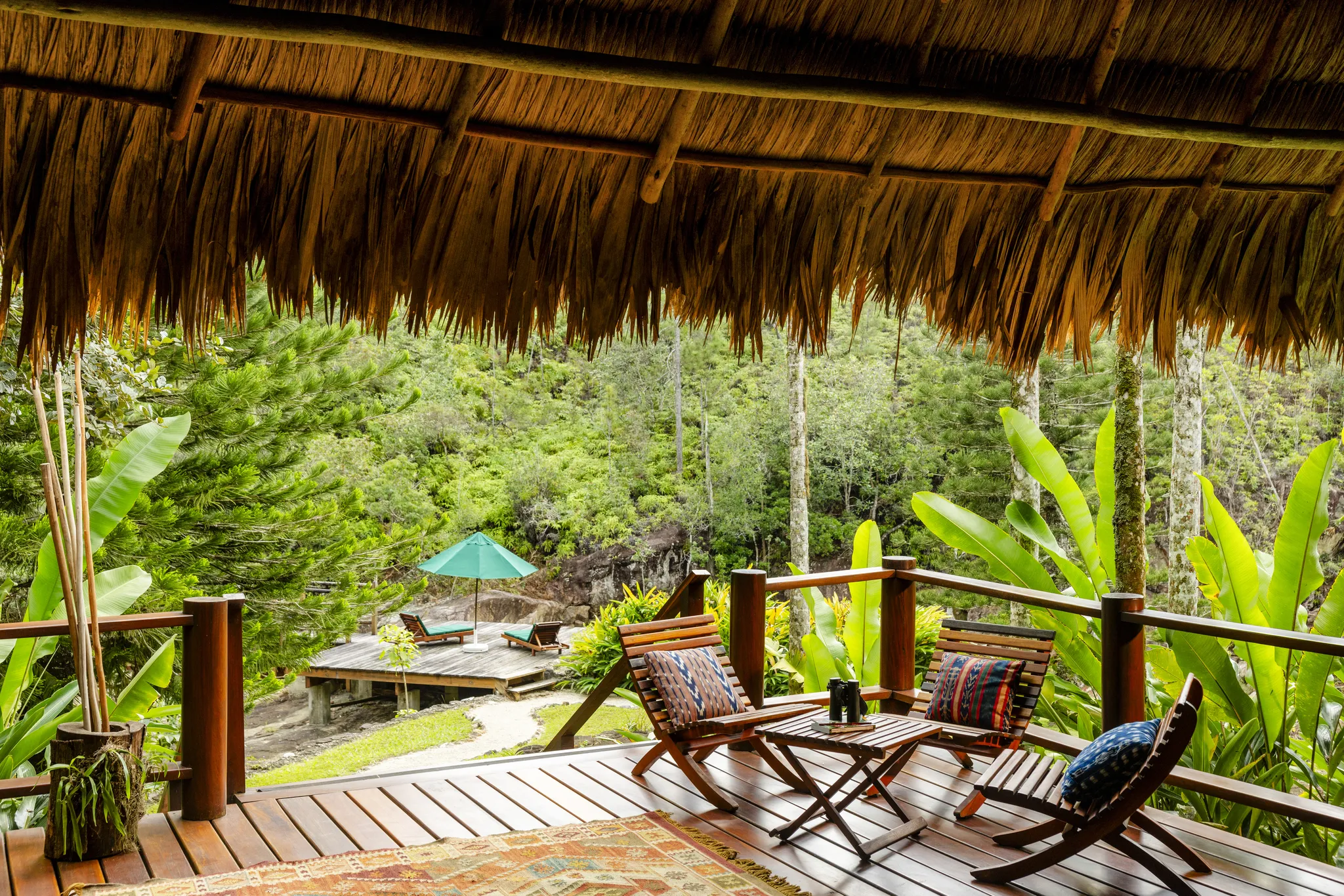 Rondreis Belize, San Ignacio, Blancaneaux Lodge, two bedroom villa porch met uitzicht