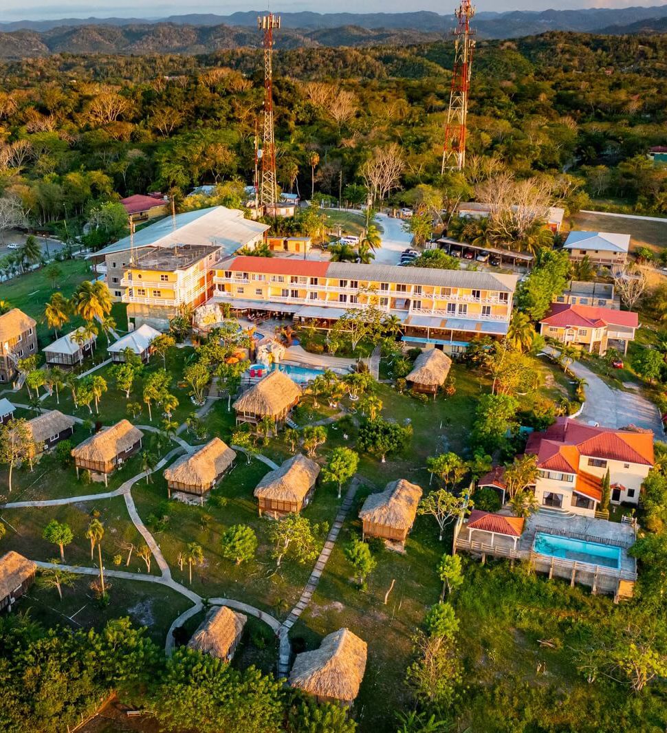 Rondreis Belize, San Ignacio, Cahal Pech, Village Resort boven aanzicht