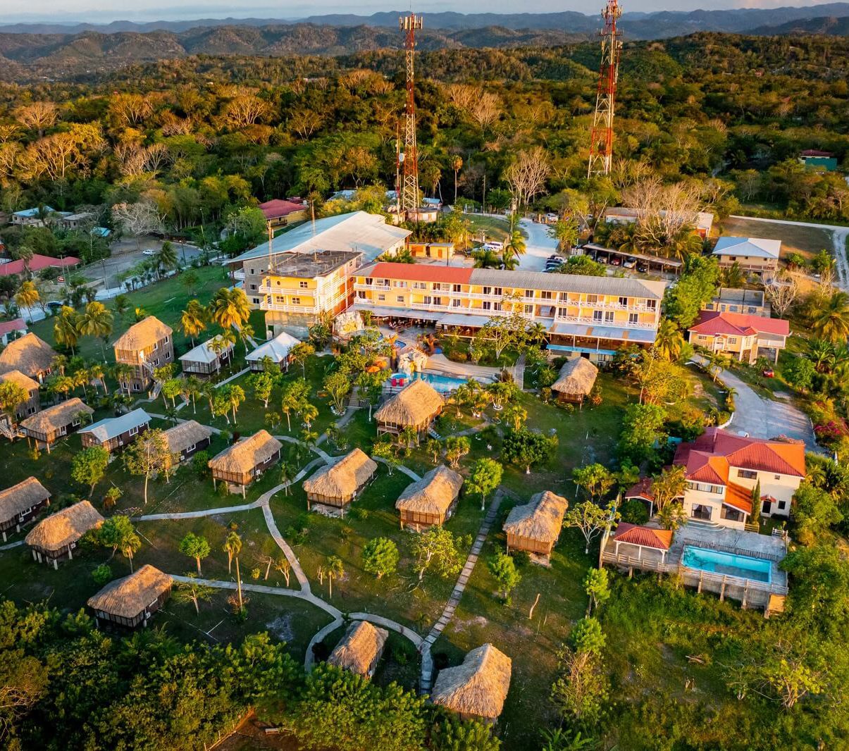 Rondreis Belize, San Ignacio, Cahal Pech, Village Resort boven aanzicht
