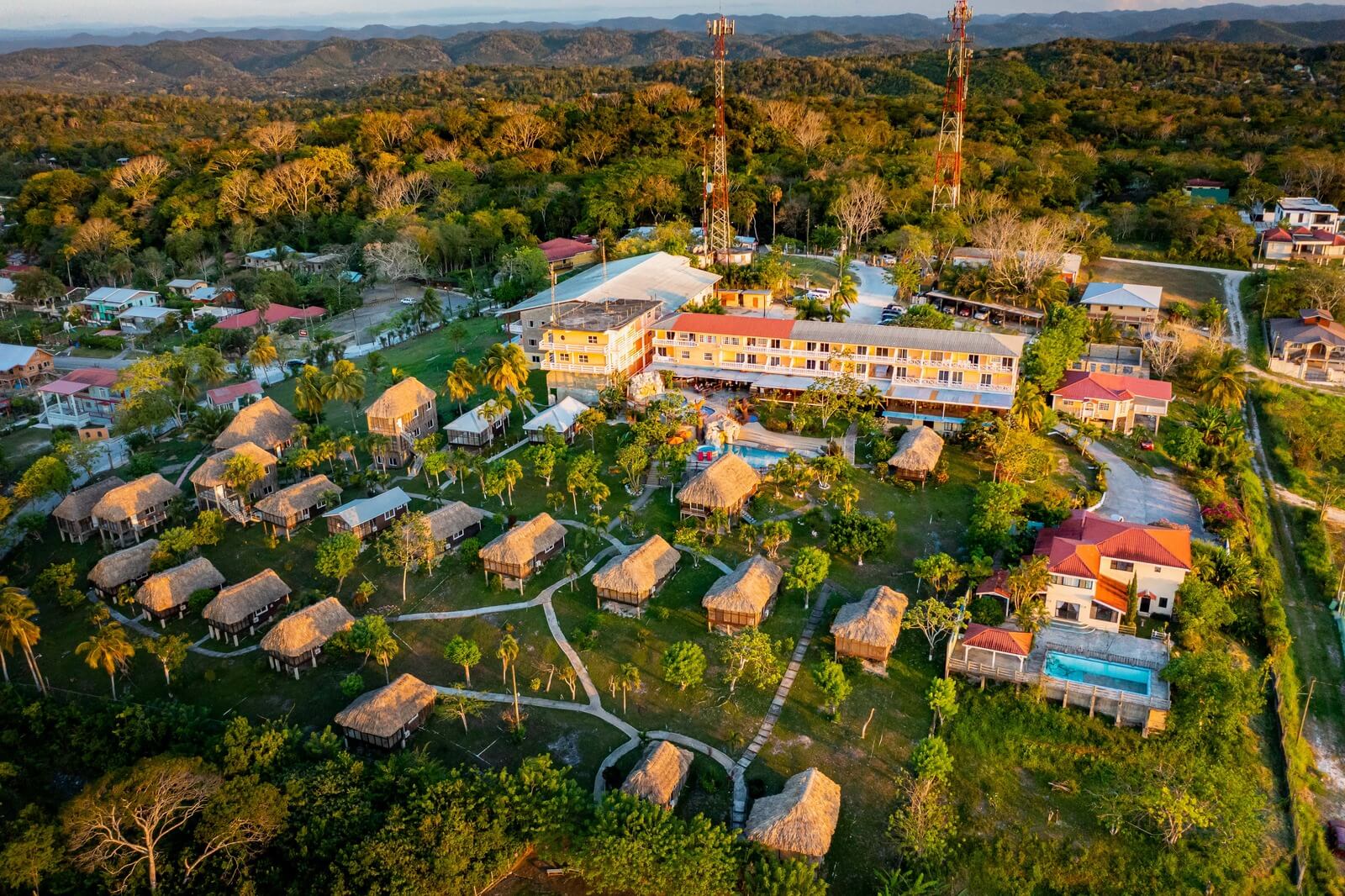 Rondreis Belize, San Ignacio, Cahal Pech, Village Resort boven aanzicht