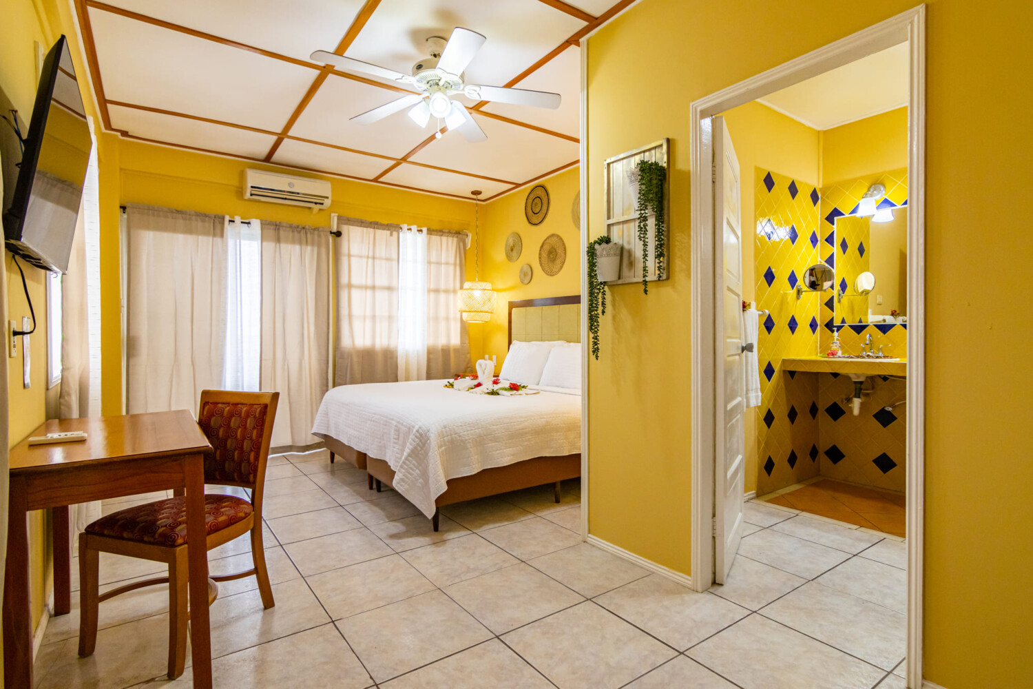 Rondreis Belize, San Ignacio, Cahal Pech, junior suite kameroverzicht