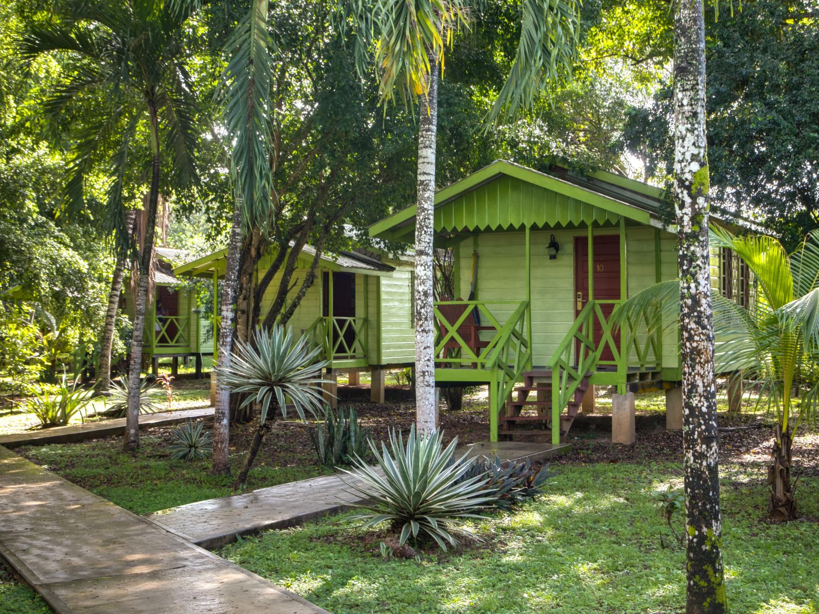 Rondreis Belize, San Ignacio, Hotel Midas, bungalow vooraanzicht