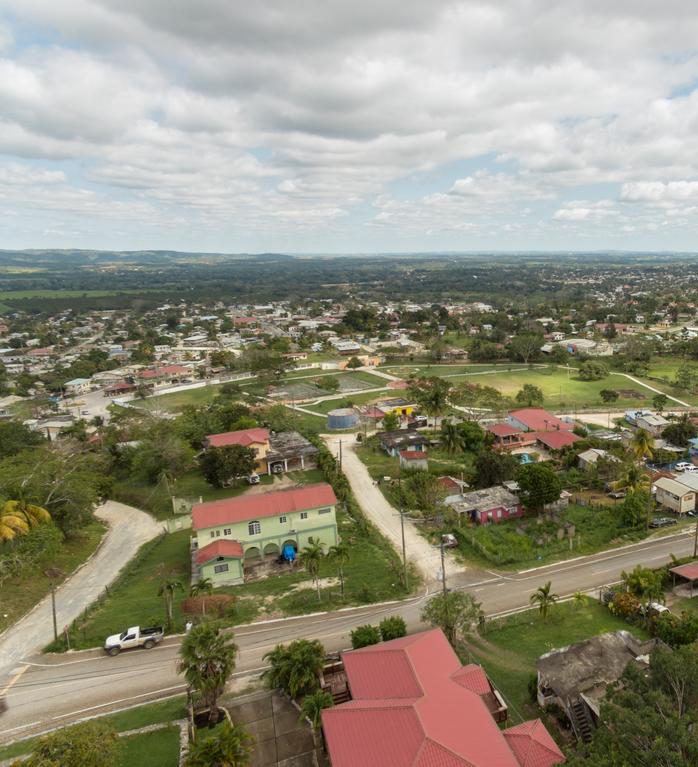 Rondreis-Belize-San-Ignacio-Hotel-Midas-hotel-locatie-bovenaanzicht-aspect-ratio-382-420