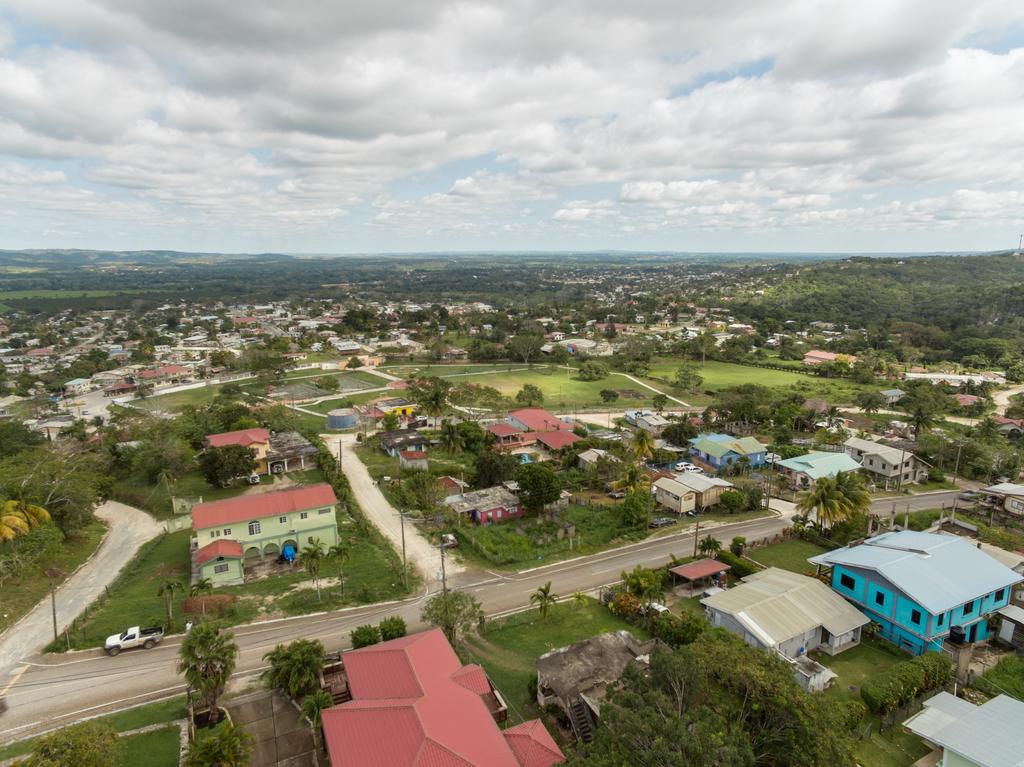 Rondreis Belize, San Ignacio, Hotel Midas, hotel locatie bovenaanzicht