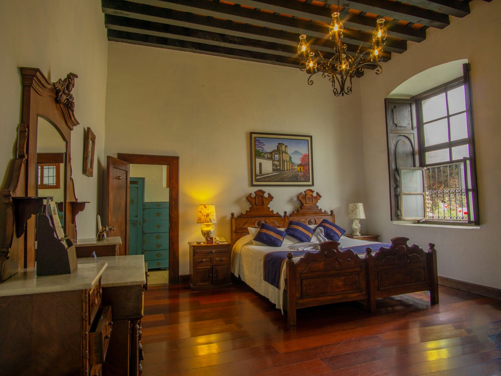 Rondreis Guatemala, Antigua, Posada de don Rodrigo Hotel, queen size double room