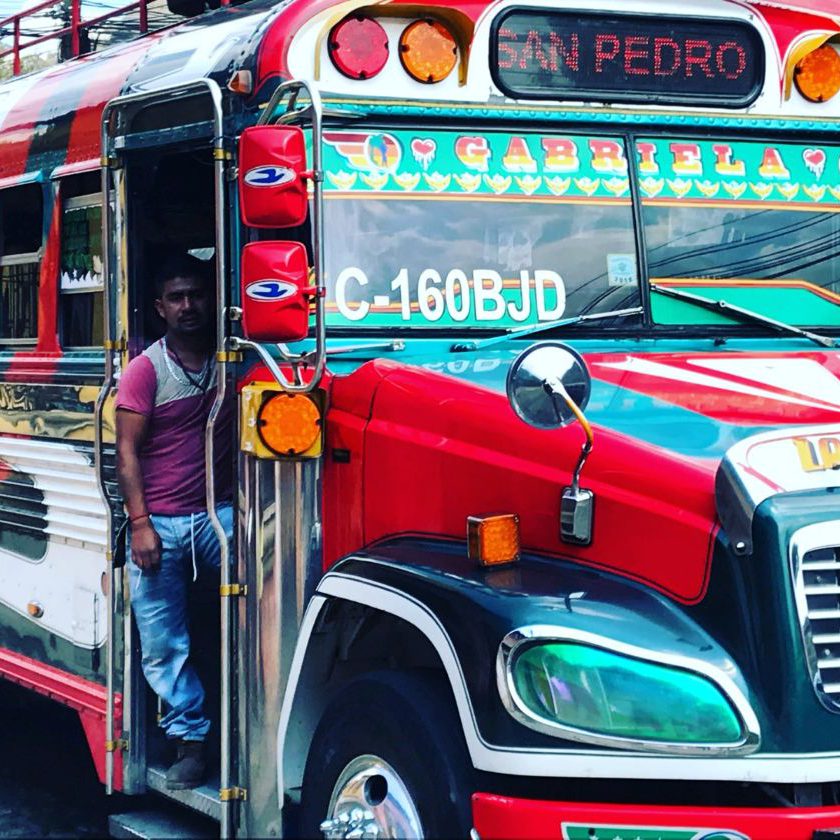 Rondreis-Guatemala-Antigua-bus