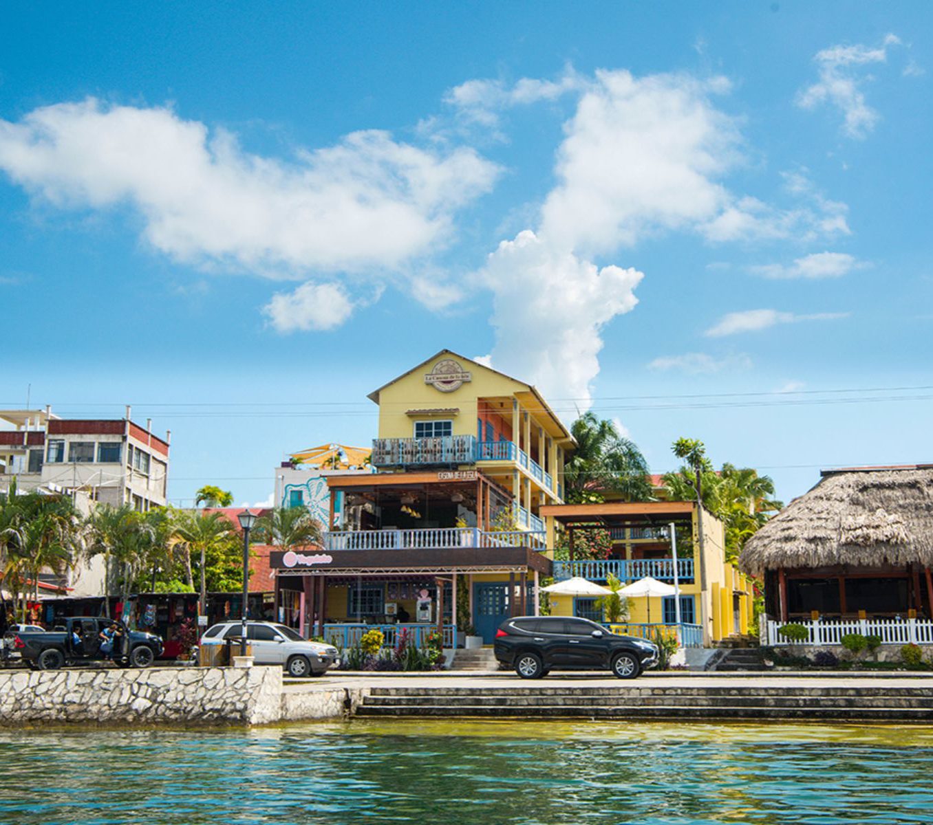 Rondreis Guatemala, Flores, Casona de la Isla, vooraanzicht accommodatie