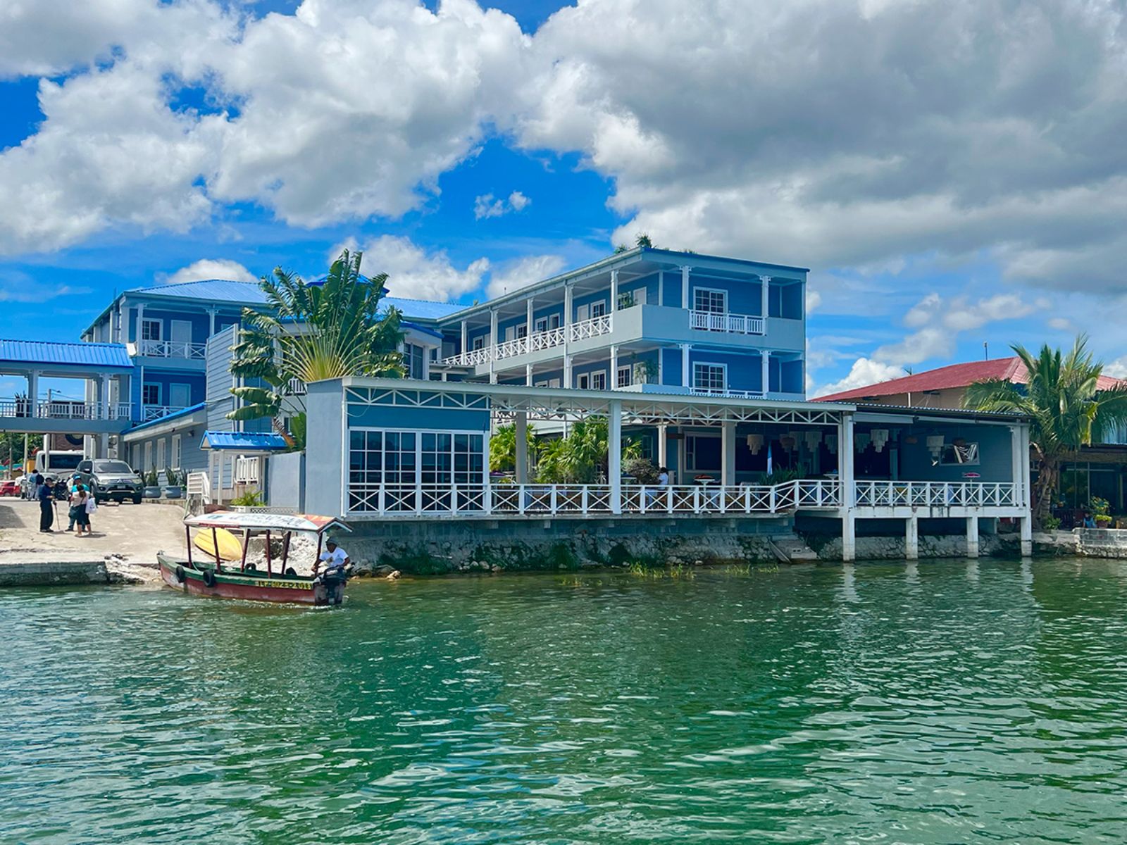 Rondreis Guatemala, Flores, Casona del Lago, hotel vooraanzicht