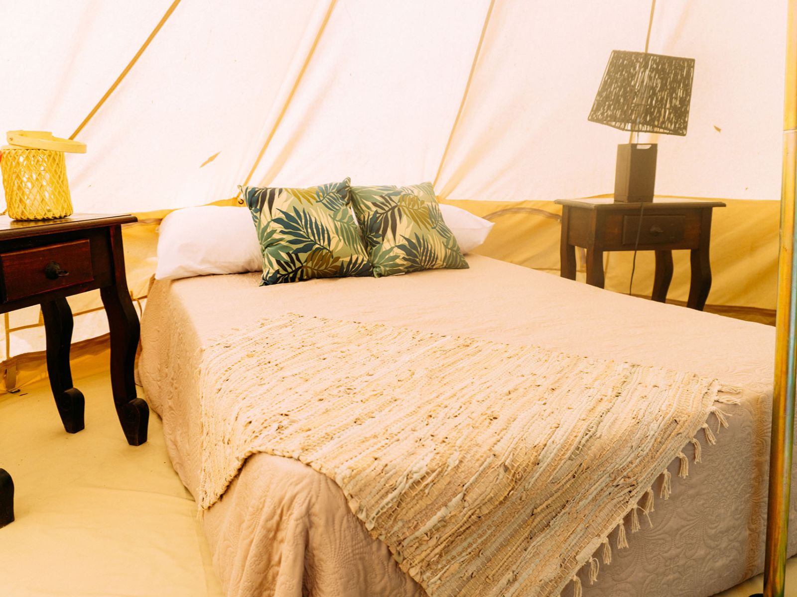 Rondreis Guatemala, Lanquin, Guayaha, tent tweepersoonsbed