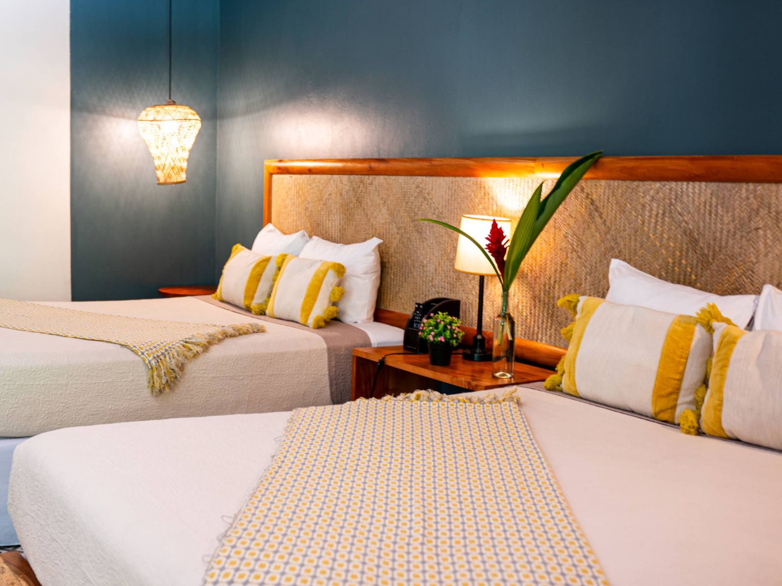 Rondreis Guatemala, Lanquin, Guayaha, twinroom bedden zijaanzicht