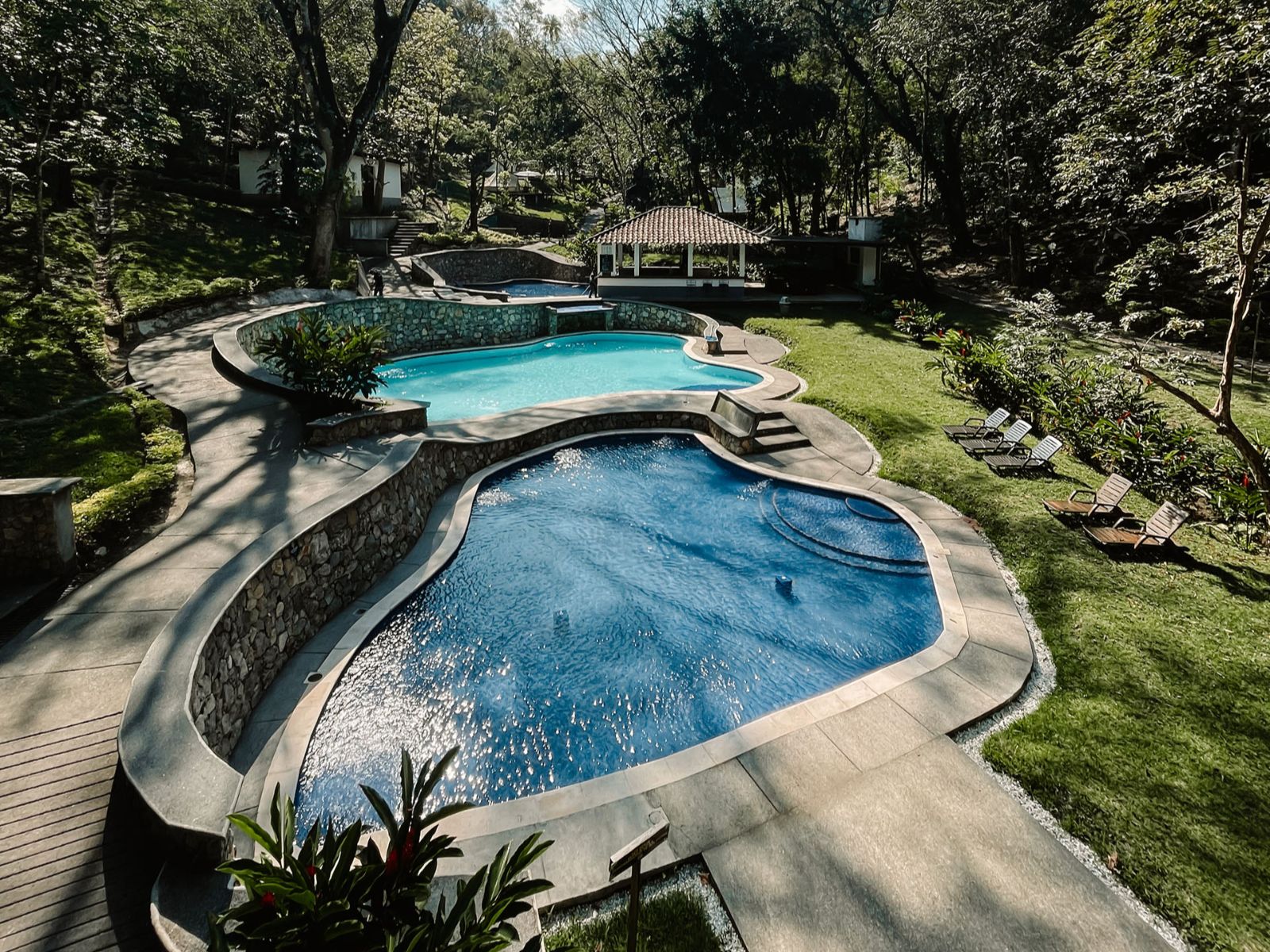 Rondreis Guatemala, Lanquin, Guayaha, zwembad met omgeving