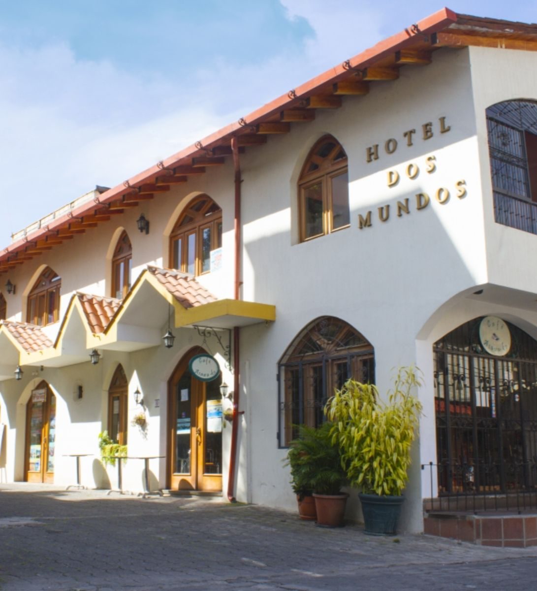 Rondreis Guatemala, Panajachel, Dos Mundos, hotel vooraanzicht