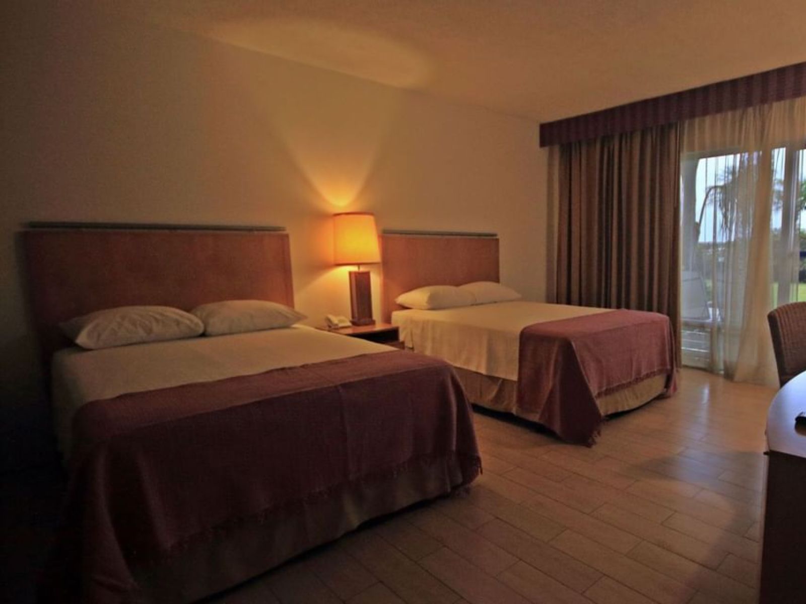 Rondreis Guatemala, Panajachel, Porto del Lago, tweepersoonskamer met twee bedden