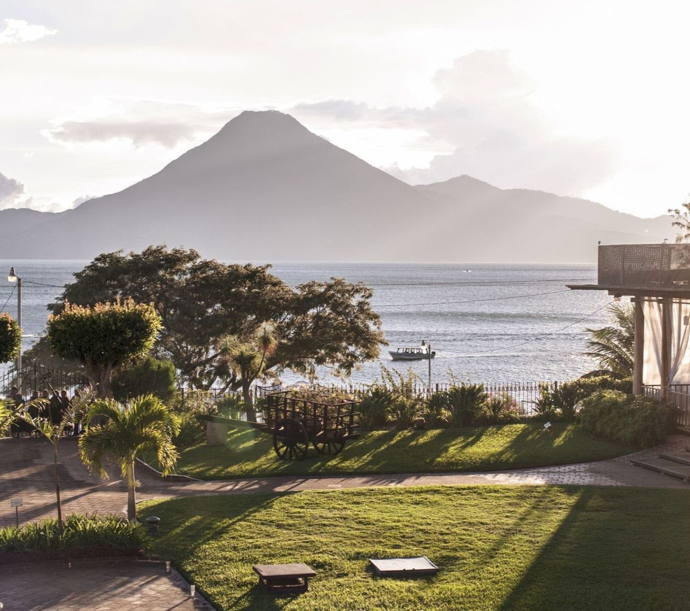 Rondreis Guatemala, Panajachel, Porto del Lago, uitzicht vanaf verblijf
