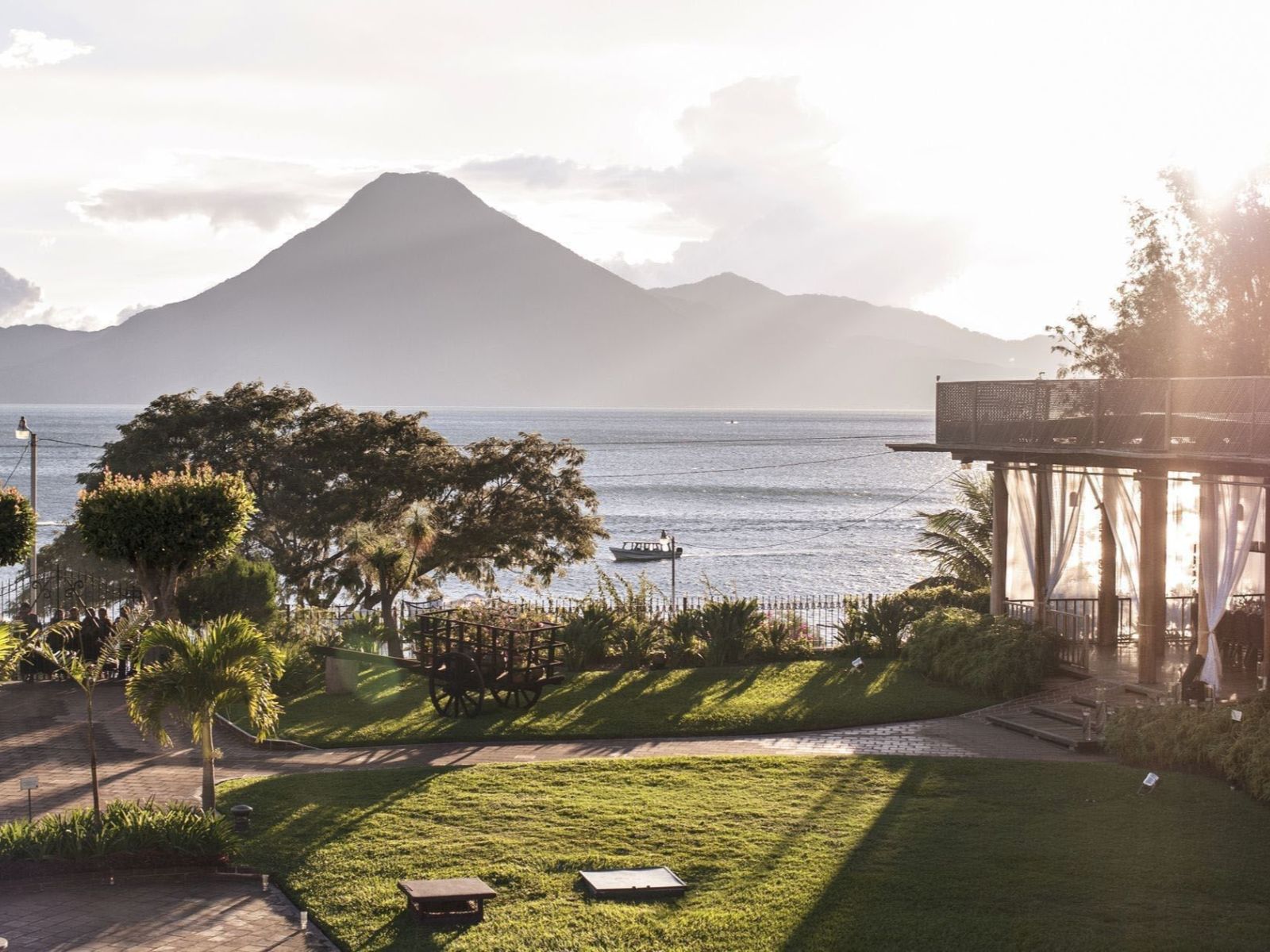 Rondreis Guatemala, Panajachel, Porto del Lago, uitzicht vanaf verblijf