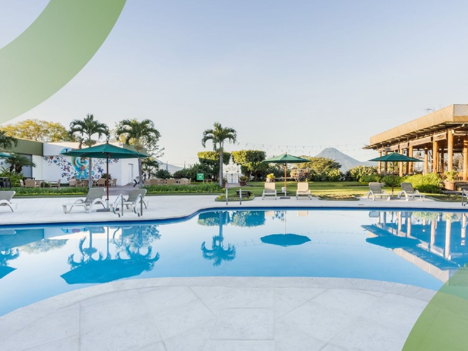 Rondreis Guatemala, Panajachel, Porto del Lago, zwembad